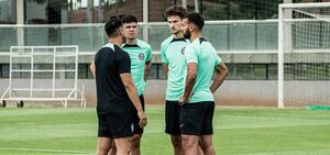 La foto del 'Emperador' con los nuevos 'soldados' del Olimpia