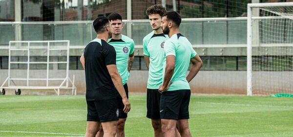 La foto del 'Emperador' con los nuevos 'soldados' del Olimpia