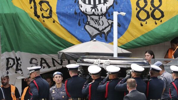 Finaliza velorio de Pelé tras visita de 230.000 personas