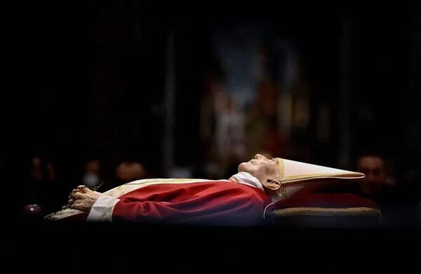 Habilitarán libro de condolencias para que paraguayos dejen mensaje en memoria a Benedicto XVI - Nacionales - ABC Color