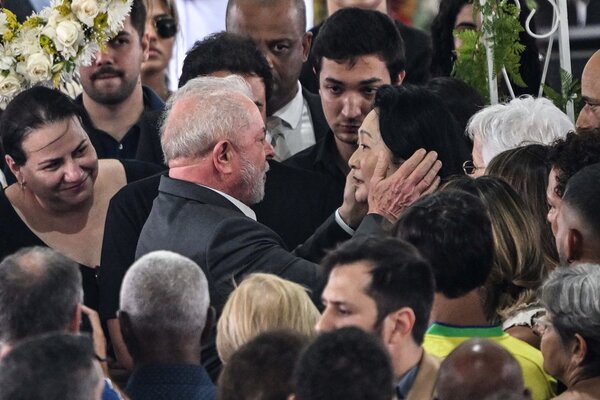 Lula despide a Pelé en la cancha de Santos y dice que fue "incomparable" - .::Agencia IP::.