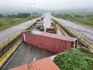 Más de 1.300 vehículos cruzan el puente entre Venezuela y Colombia tras su reapertura - .::Agencia IP::.