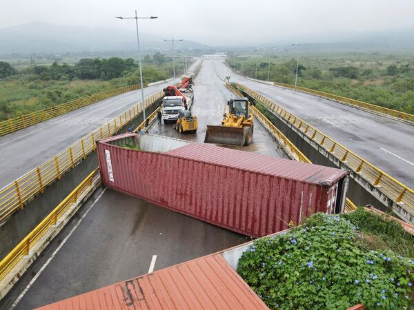 Más de 1.300 vehículos cruzan el puente entre Venezuela y Colombia tras su reapertura - .::Agencia IP::.