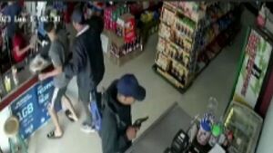 Delincuentes armados se llevan casi G. 10 millones de un comercio
