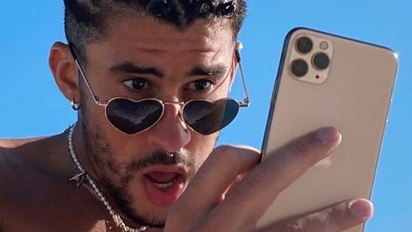 [VIDEO] ¿Otra vez piko? ¡Bad Bunny volvió a tirar celulares de sus fans!