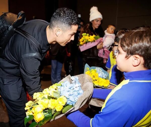 Cristiano Ronaldo llegó a Arabia Saudí con su familia completa - Gente - ABC Color