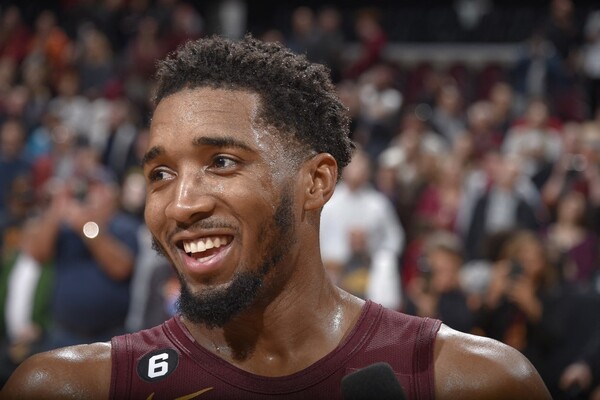 Diario HOY | Mitchell impresiona con 71 puntos, LeBron también se luce