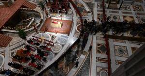 La Nación / Unas 135.000 personas acuden a la capilla ardiente de Benedicto XVI