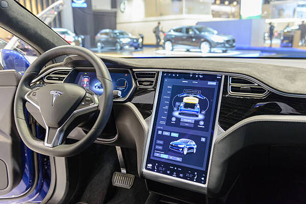 Las acciones de Tesla bajan más del 13% tras cifras flojas de entregas - Revista PLUS