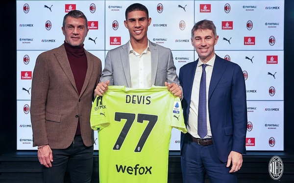 El colombiano Devis Vásquez fue presentado en el Milán de Italia