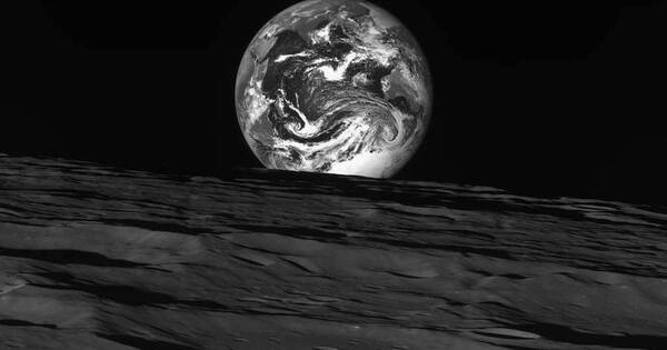 La Nación / Trasmiten primeras imágenes de la Luna