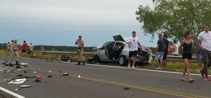 TRES PARAGUAYOS FALLECIDOS TRAS CHOQUE CON UN CAMIÓN EN CORRIENTES - Itapúa Noticias