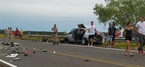 TRES PARAGUAYOS FALLECIDOS TRAS CHOQUE CON UN CAMIÓN EN CORRIENTES - Itapúa Noticias