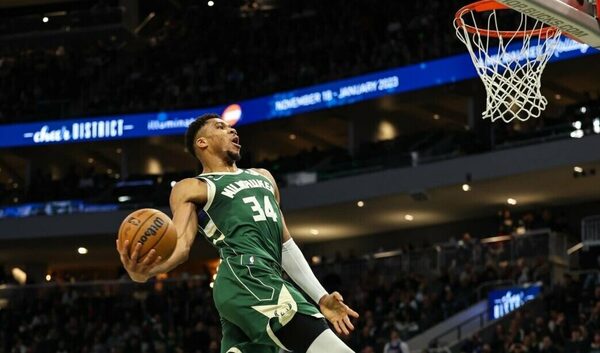 Giannis anota 55 puntos y sus Bucks aplastan a los Wizards en la NBA