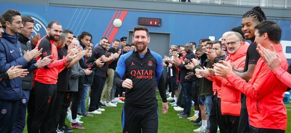 El PSG recibe a Lionel Messi con un pasillo de honor en su regreso a Francia