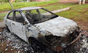 Vehículo se incendia por completo tras pérdida de llave