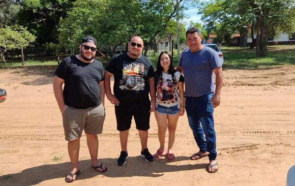 Familia encontró un bolso con dinero, buscó a la dueña y lo devolvió en Ñeembucú – Prensa 5