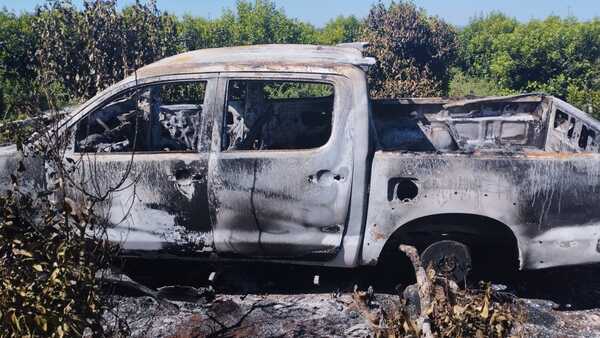 ENCUENTRAN UNA CAMIONETA TOTALMENTE INCINERADA EN CAP. MIRANDA - Itapúa Noticias