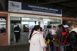 Diario HOY | Movimiento migratorio: un millón de personas más entraron y salieron en el 2022