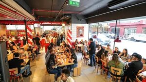 KFC inauguró su sexto local en Asunción - Empresariales - ABC Color