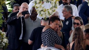Infantino está 'horrorizado' tras críticas por su selfie en el velorio de Pelé