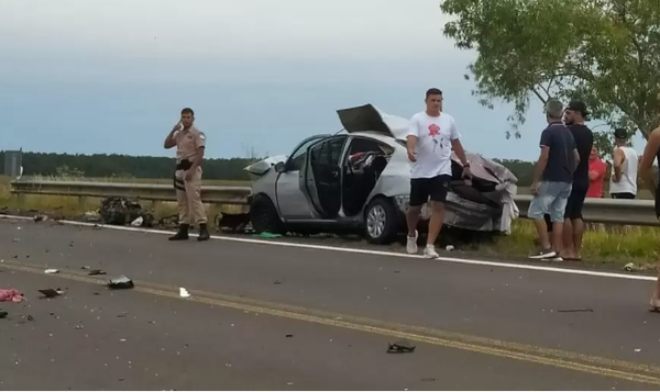 Tres paraguayos mueren tras chocar contra un camión en Corrientes - Noticiero Paraguay