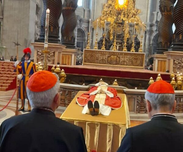 Cardenal paraguayo en funeral de Benedicto XVI