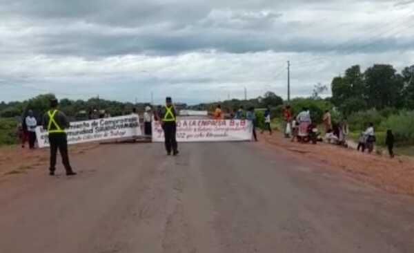 Nativos aplican medida de fuerza sobre ruta PY 05 | Radio Regional 660 AM