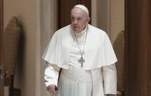 Papa Francisco elogia al “amable” Benedicto antes de su funeral