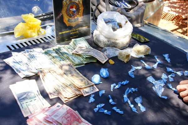 Confiscan miles de dosis de droga en vivienda de Altos, Cordillera