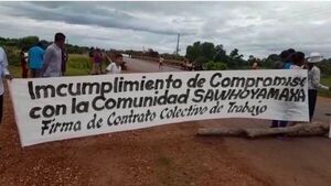 Trabajadores exigen pago de aguinaldo en tercer día de cierre de ruta