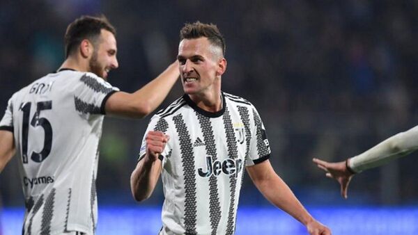 Milik alarga la escalada de Juventus