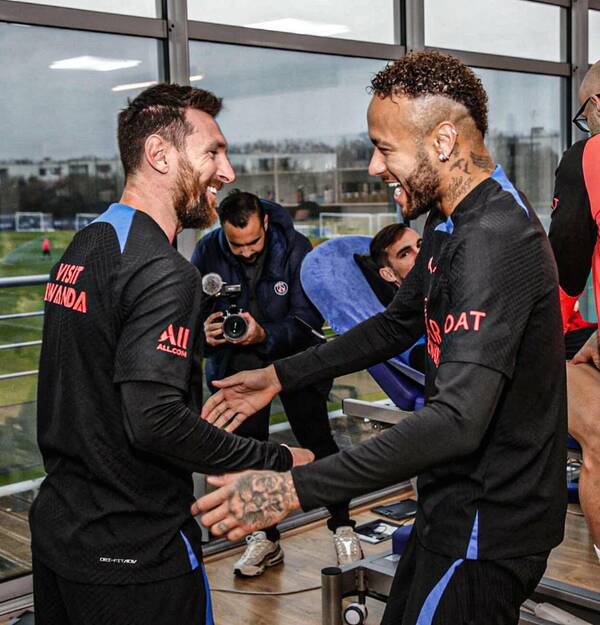 [VIDEO] Francia: La particular bienvenida que Neymar le dio a su amigo Leo Messi