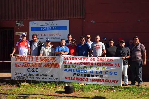 Con ollas vacías, funcionarios de la Azucarera Friedmann exigen pago de remuneraciones - Nacionales - ABC Color