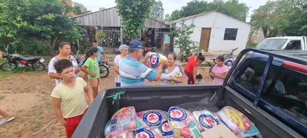 Entregan kits de víveres a familias de escasos recursos económicos de Misiones - Nacionales - ABC Color