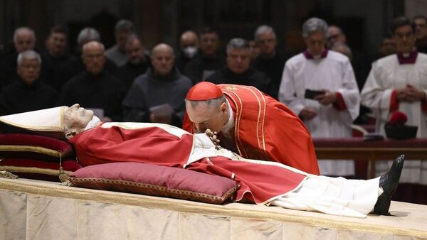 ¿Cómo será el funeral del papa emérito Benedicto XVI?