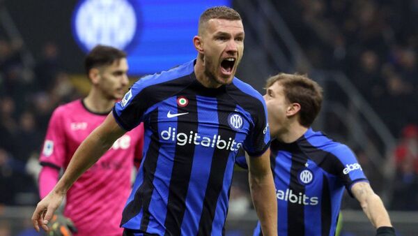 Dzeko derriba el invicto del Napoli