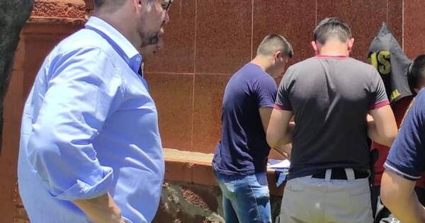 La Nación / Sextorsión: detienen a un hombre que pidió G. 15 millones para no publicar fotos íntimas de una mujer