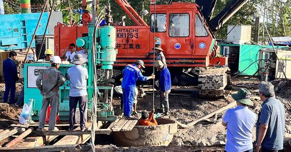 La Nación / Vietnam: declaran muerto a niño atrapado en agujero