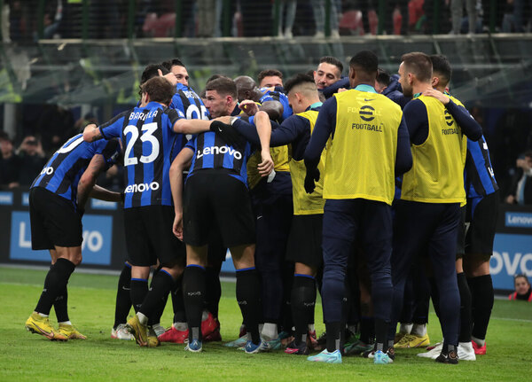 Inter le saca el invicto al Napoli y se acerca a los primeros lugares
