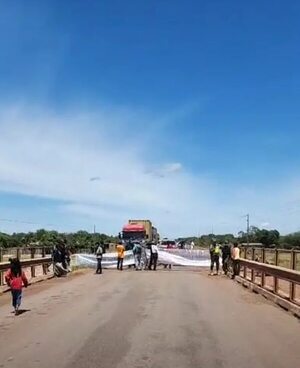 Bloquean ruta PY 05 en el tramo Pozo Colorado- Concepción - Economía - ABC Color