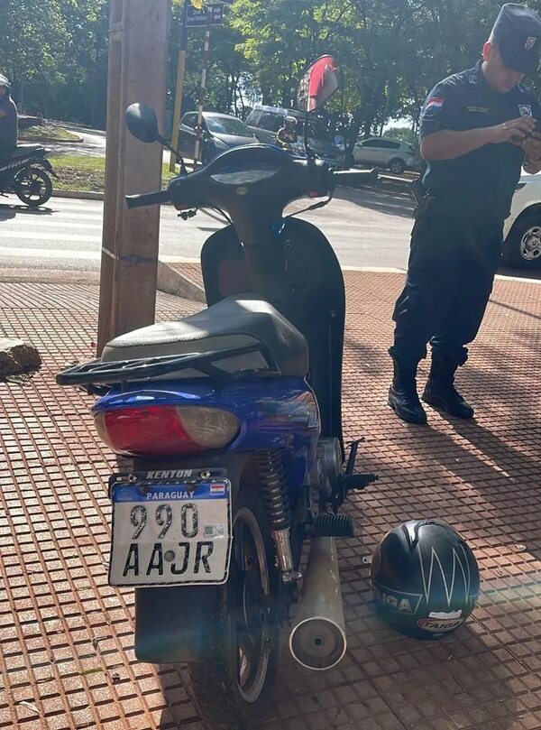 Cae sospechoso con moto robada, tras persecución que terminó en escuela - ABC en el Este - ABC Color
