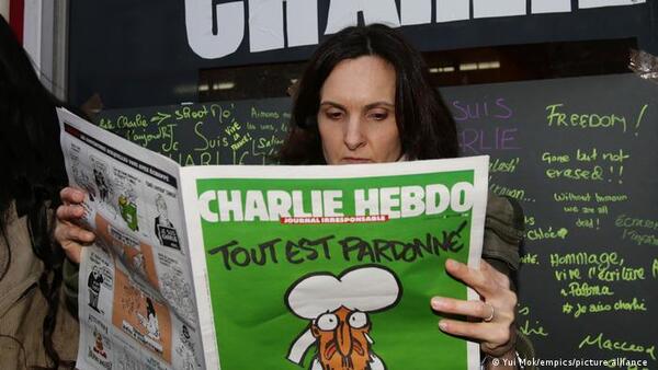 Irán advierte a Francia por "insultantes" caricaturas de Charlie Hebdo contra Jamenei