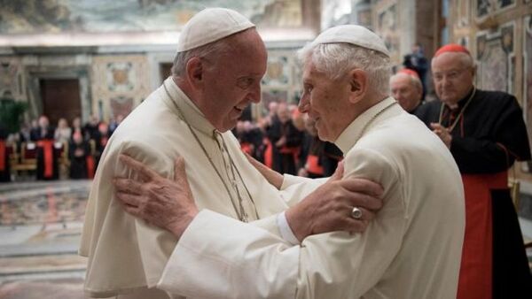 Francisco recordó a Benedicto XVI como “un gran maestro de catequesis” - ADN Digital