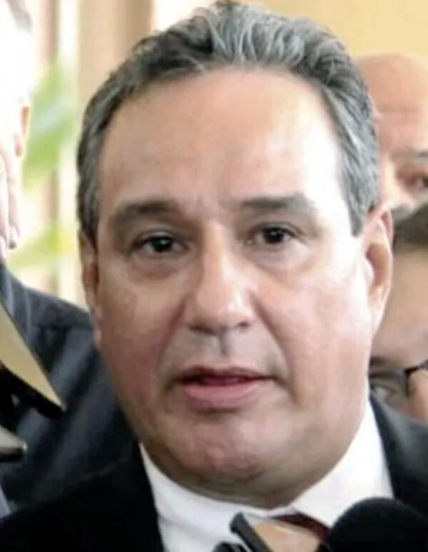 Arresto, rebeldía y orden de captura en caso Hugo Javier sobre presunto millonario desvío de fondos - Nacionales - ABC Color