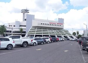 Tras dos días en el aeropuerto, admiten hasta el 30 de enero a ciudadana de Bangladesh - Nacionales - ABC Color