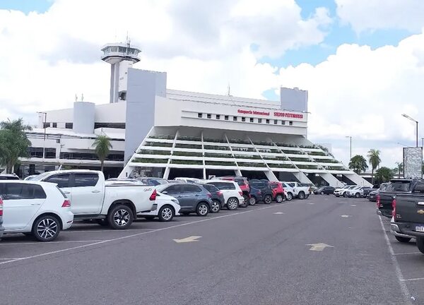 Tras dos días en el aeropuerto, admiten hasta el 30 de enero a ciudadana de Bangladesh - Nacionales - ABC Color