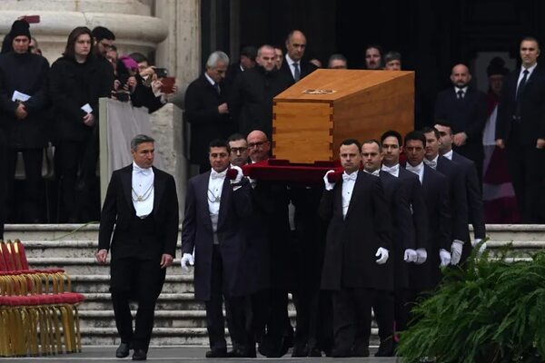 Funeral de Benedicto XVI, en la Plaza San Pedro - Mundo - ABC Color