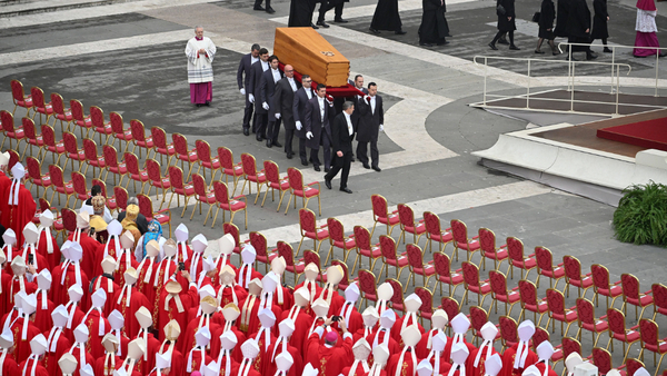 El papa despide a Benedicto XVI como un "pastor" que tuvo "sabiduría, delicadeza y entrega" - .::Agencia IP::.