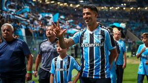 Luis Suárez promete goles y títulos con Gremio